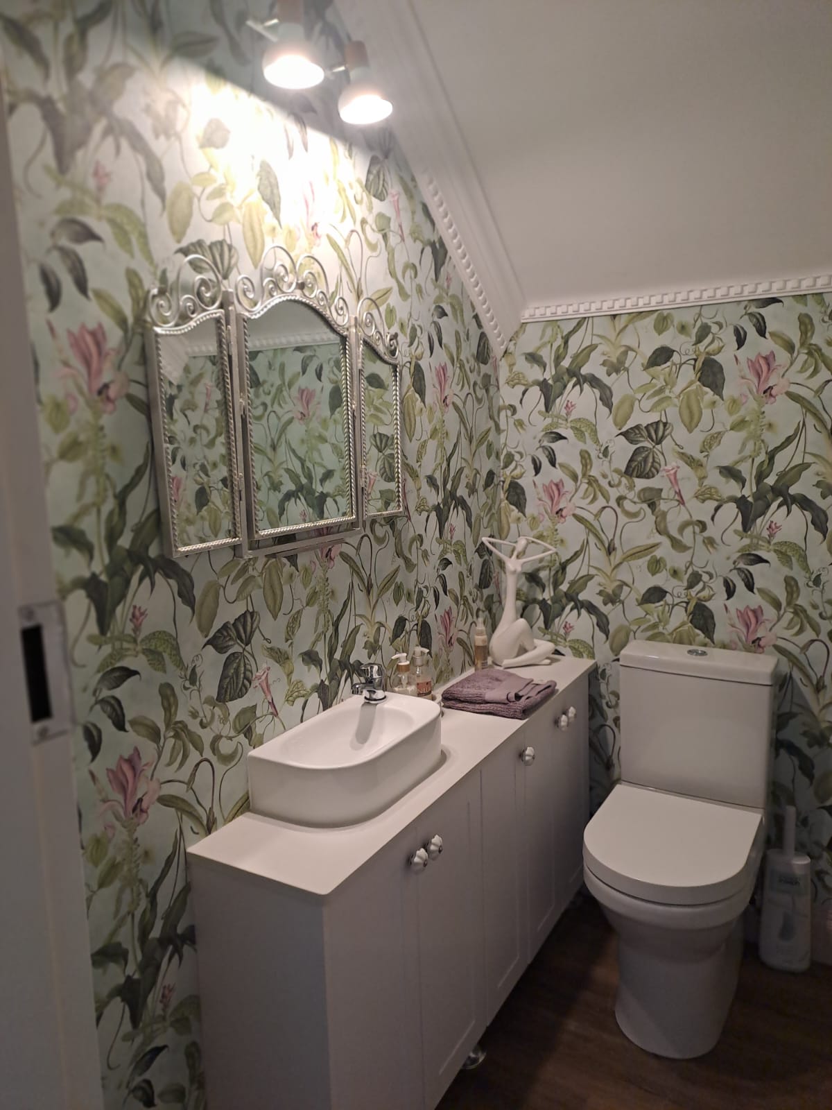 Wallpaper & Special Finishes project image 2